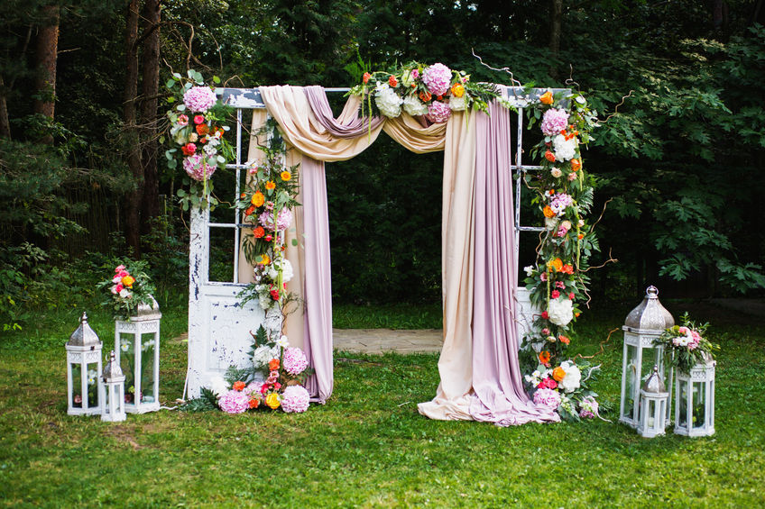 Les plus belles arches de mariage pour une cérémonie inoubliable - Elle  Décoration